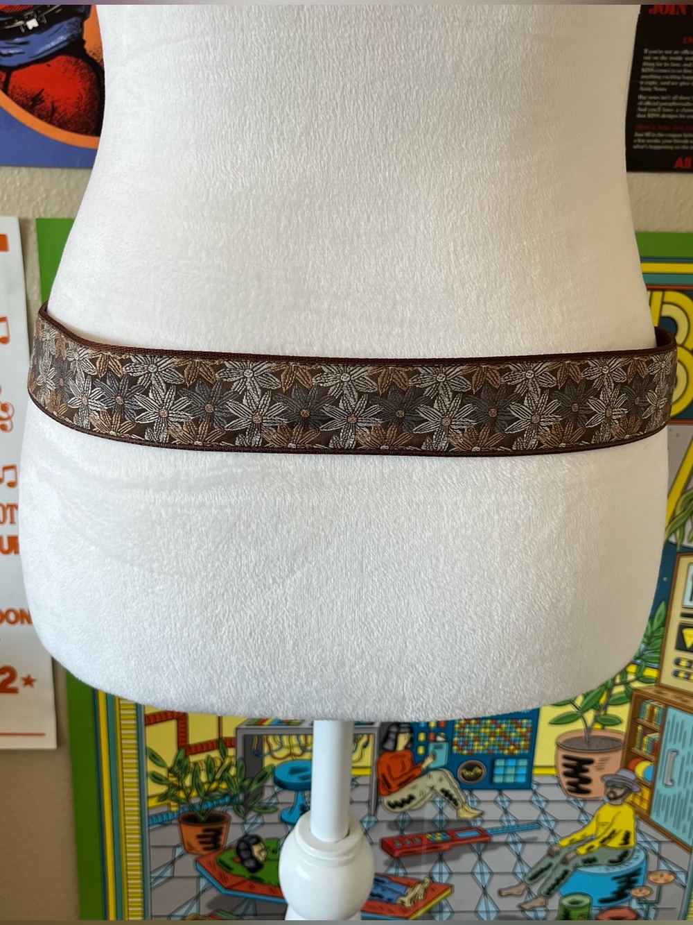 Brown floral belt with gold buckle - Picture 3 of 6